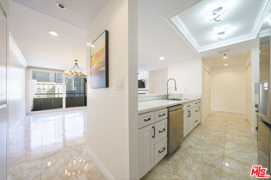 600 West 9th Street, Unit 1502 Los Angeles, CA 90015 - Photo 8 of 37 a spacious bathroom with a sink mirror and shower