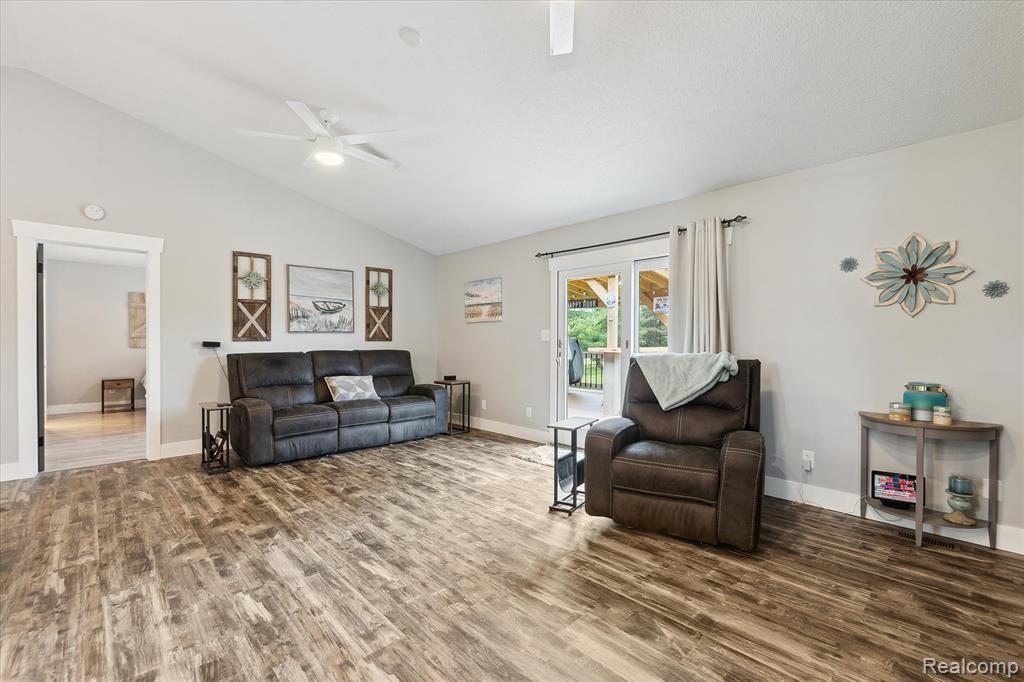 3328 South Vassar Road Burton, MI 48519 - Photo 8 of 52