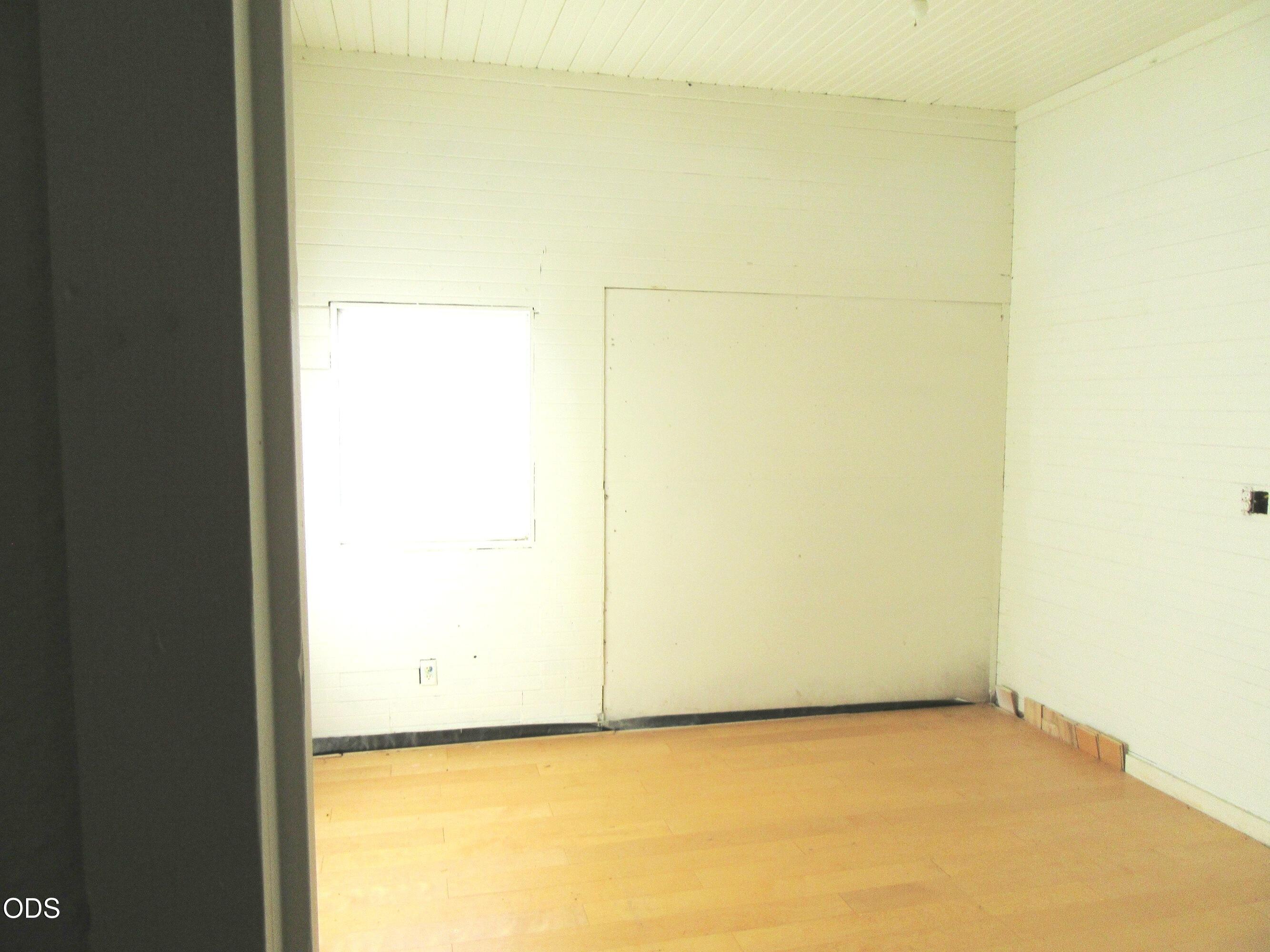 9805 East Langell Valley Road Bonanza, OR 97623 - Photo 20 of 41 a view of a room with an empty room