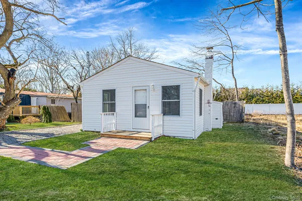 $399,999 | 42 Oak Drive, Riverhead, NY 11901