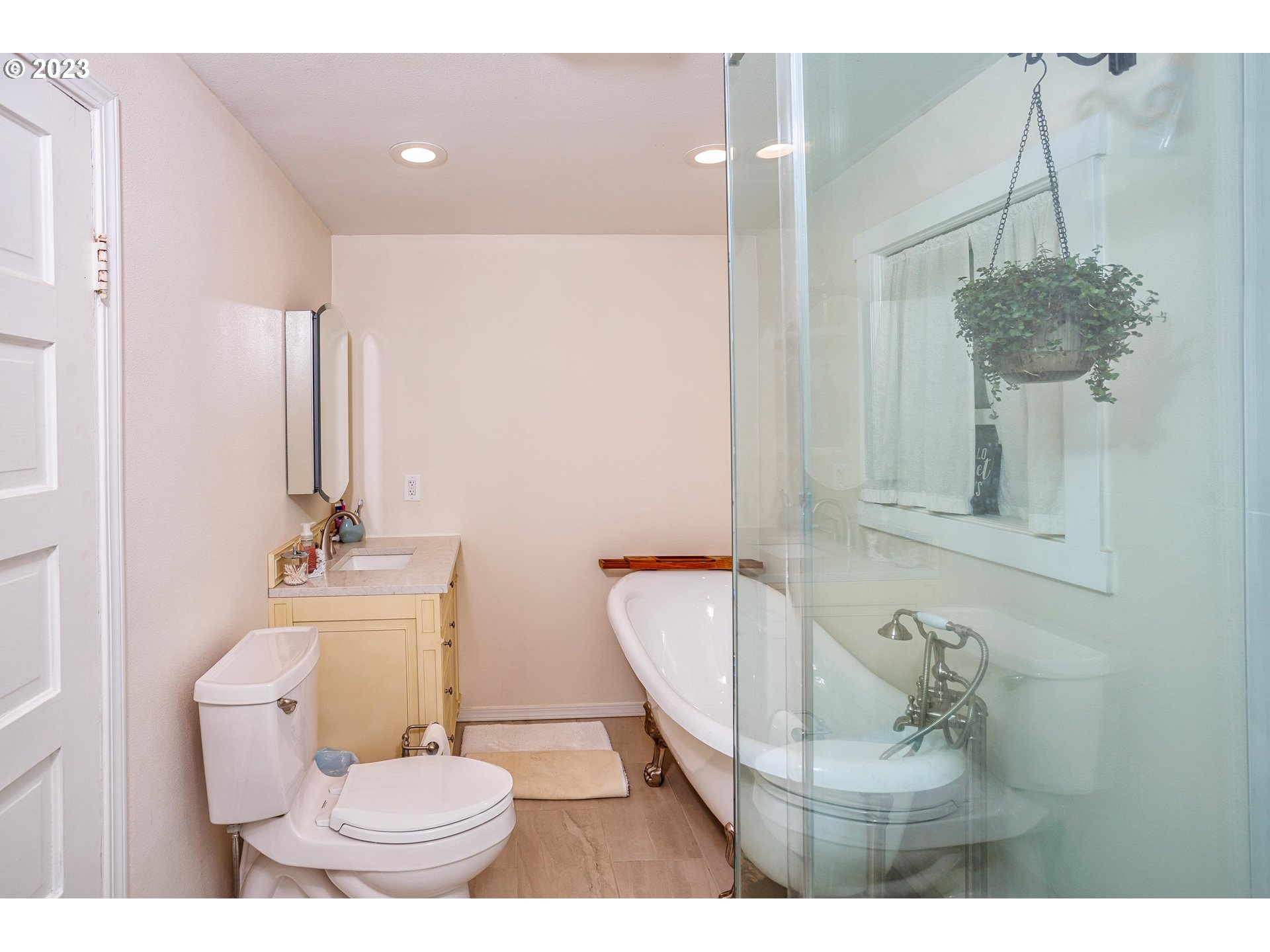 116 South 4th Avenue Ridgefield, WA 98642 - Photo 13 of 31 a bathroom with a toilet a sink and mirror