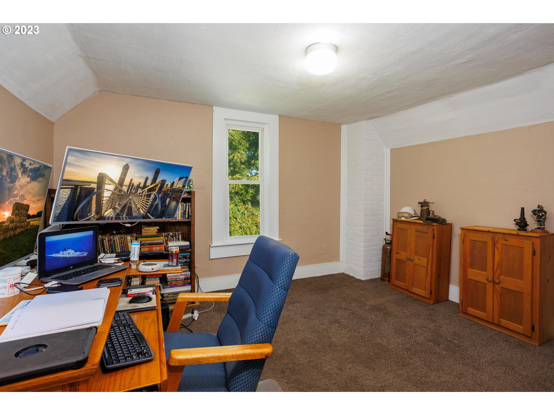 116 South 4th Avenue Ridgefield, WA 98642 - Photo 20 of 31 a room with furniture and a flat screen tv