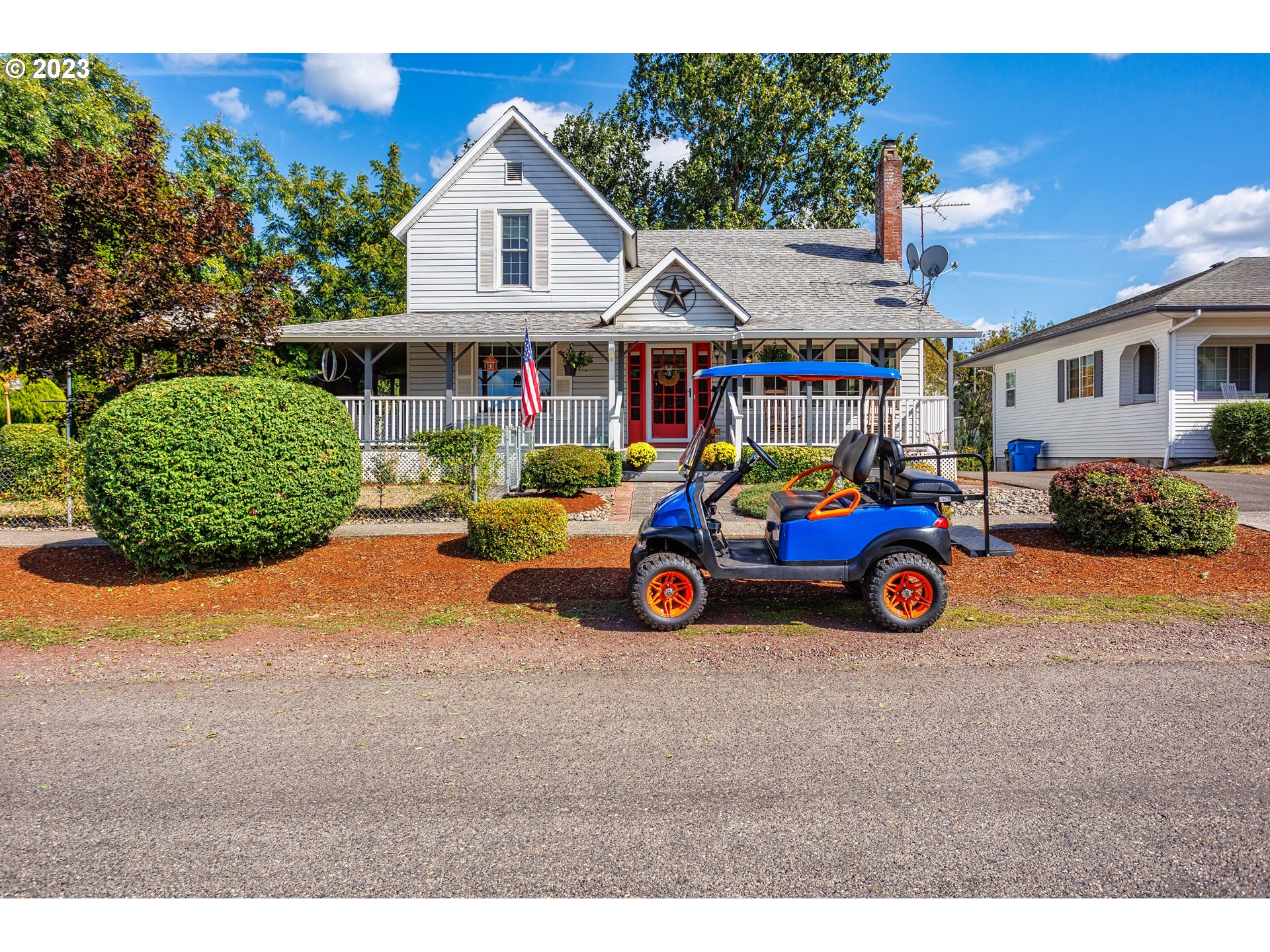 116 South 4th Avenue Ridgefield, WA 98642 - Photo 2 of 31 a car parked in front of a house