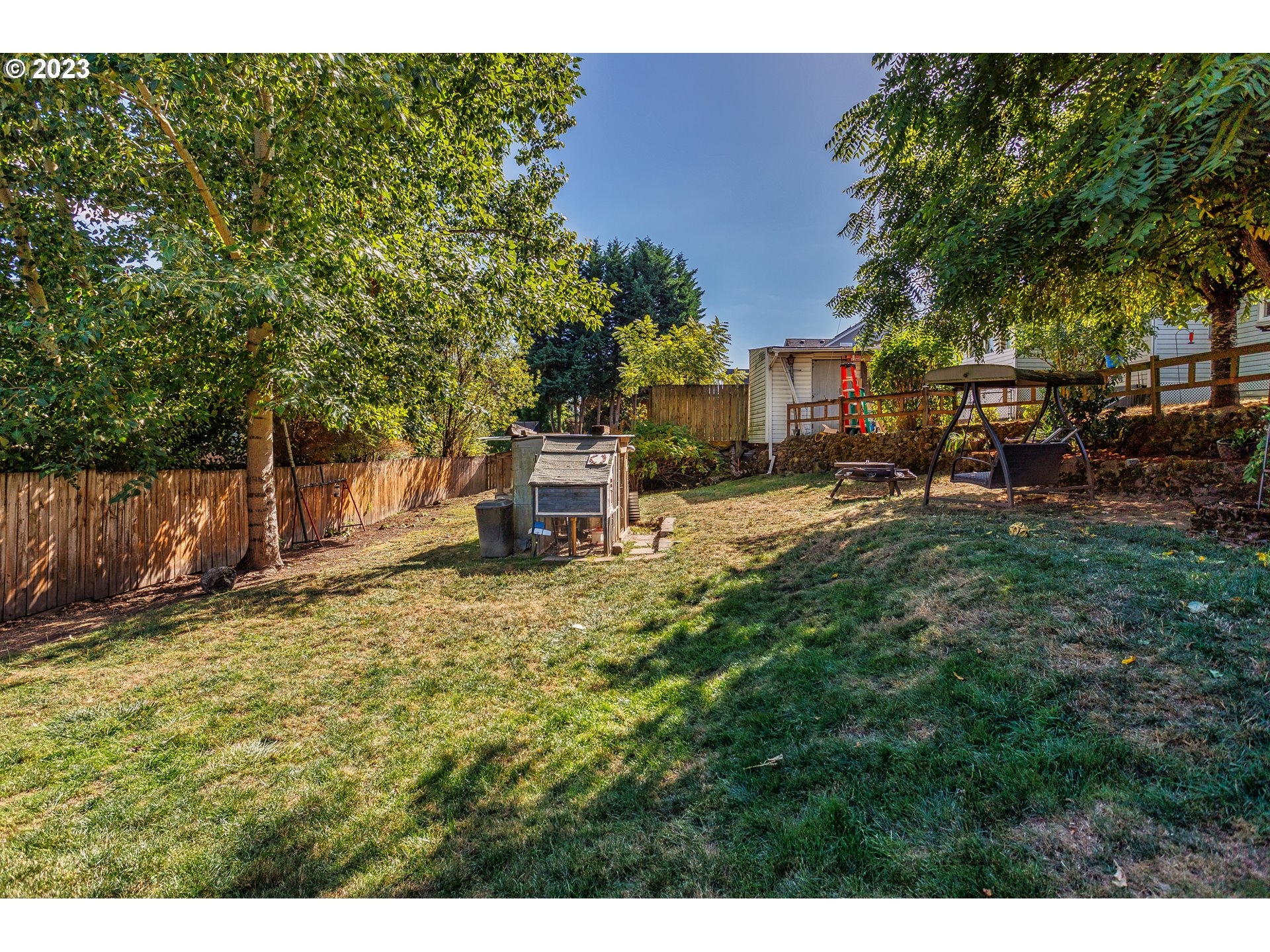 116 South 4th Avenue Ridgefield, WA 98642 - Photo 27 of 31 a backyard of a house with table and chairs