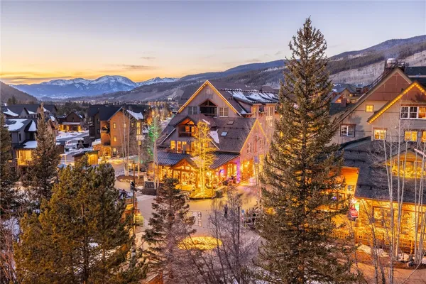 a view of a houses with a yard