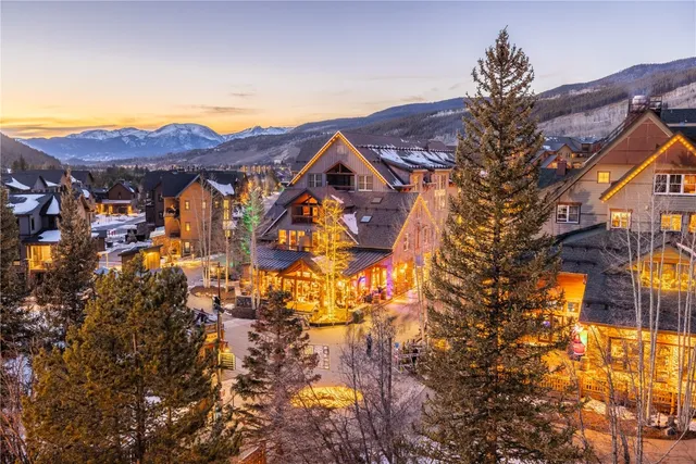 a view of a houses with a yard