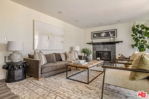 $1,298,000 | 30 Driftwood Street, Unit 4, Marina del Rey, CA 90292