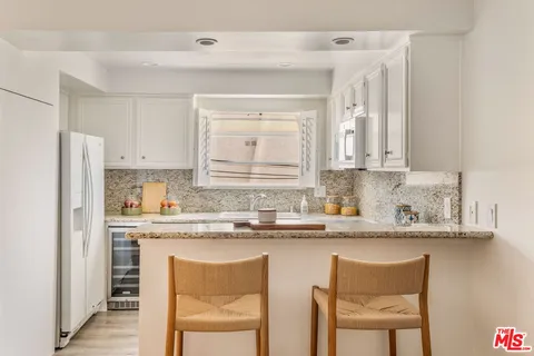 $1,298,000 | 30 Driftwood Street, Unit 4, Marina del Rey, CA 90292