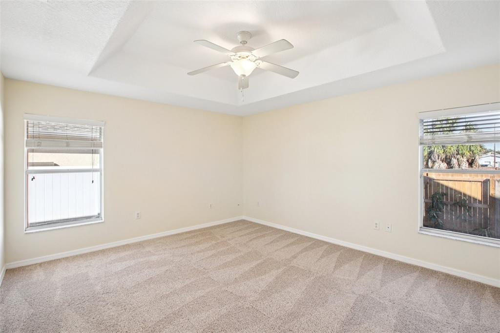 2719 West Union Street Tampa, FL 33607 - Photo 15 of 27 an empty room with windows and fan
