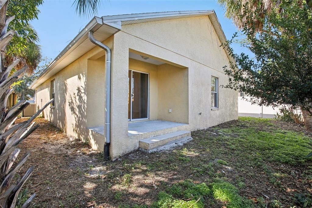 2719 West Union Street Tampa, FL 33607 - Photo 23 of 27 a view of a house with a yard