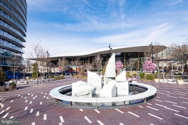 $3,100 | 429 N Street Southwest, Unit 705, Washington, DC 20024