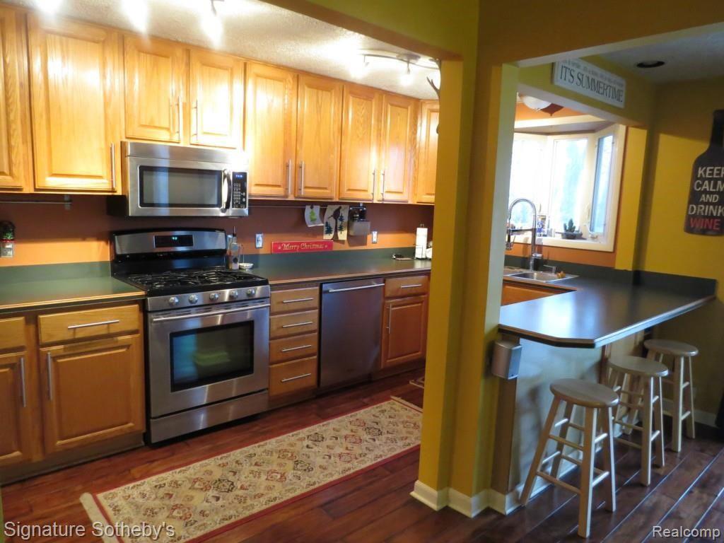 9613 Norman Road Clarkston, MI 48348 - Photo 4 of 32 Bautiful Kitchen with Hardwood Floors and Stainless Steel Appliances