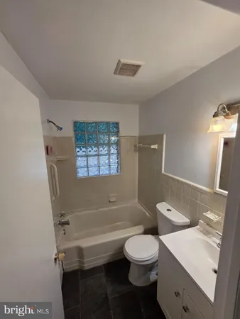$2,185 | 926 Green Lane, Secane, PA 19018