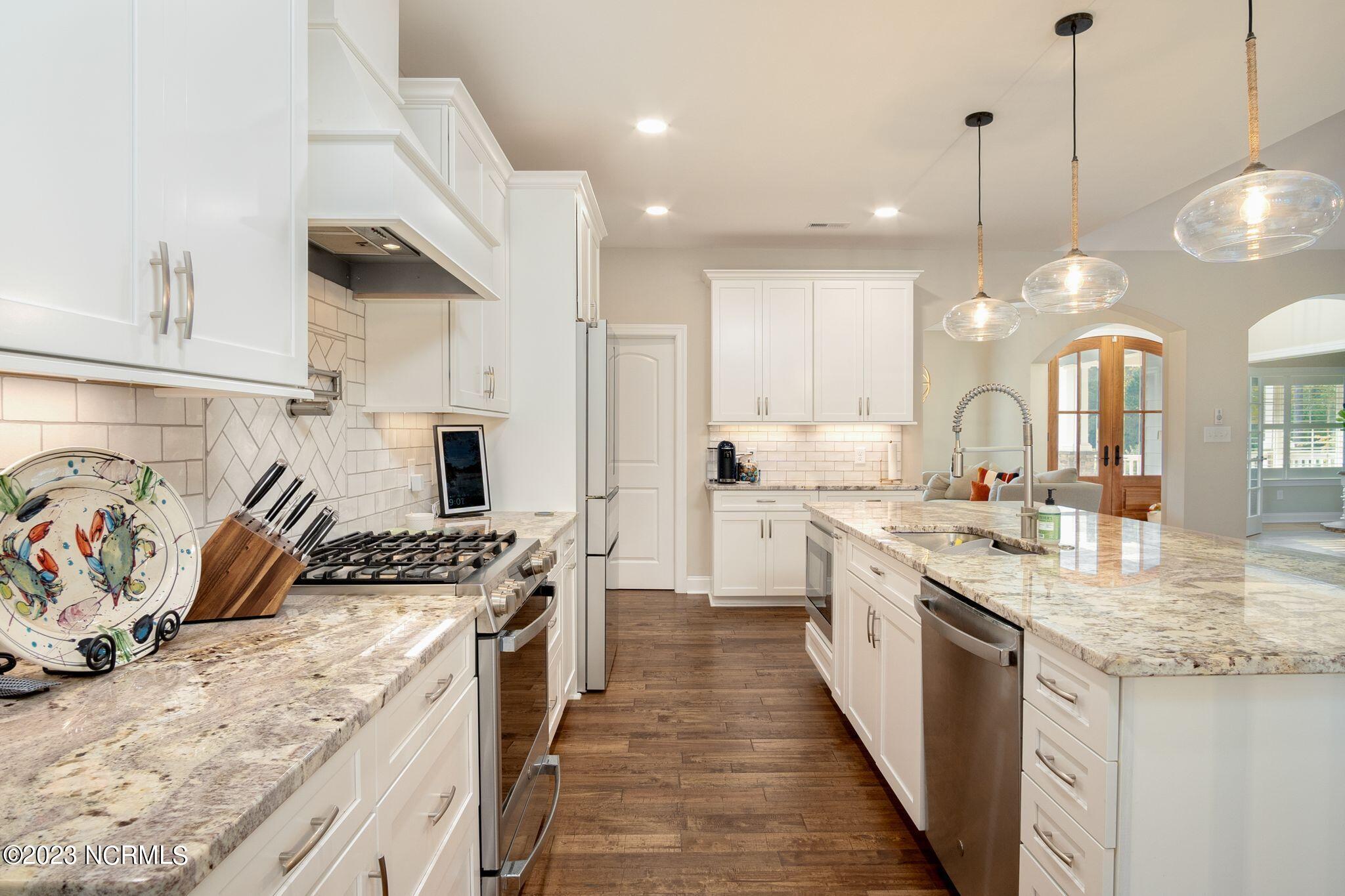 17 Gables Road New Bern, NC 28562 - Photo 37 of 129 Kitchen