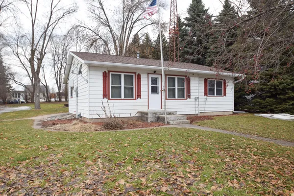 $189,900 | 1409 Lakeland Drive Northeast, Willmar, MN 56201