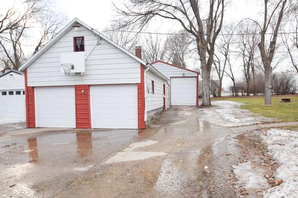 $189,900 | 1409 Lakeland Drive Northeast, Willmar, MN 56201