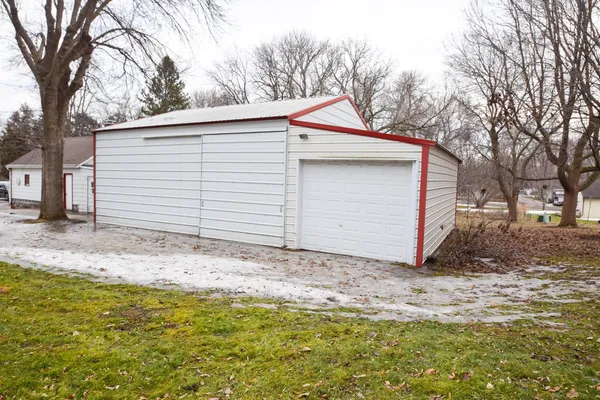 $189,900 | 1409 Lakeland Drive Northeast, Willmar, MN 56201