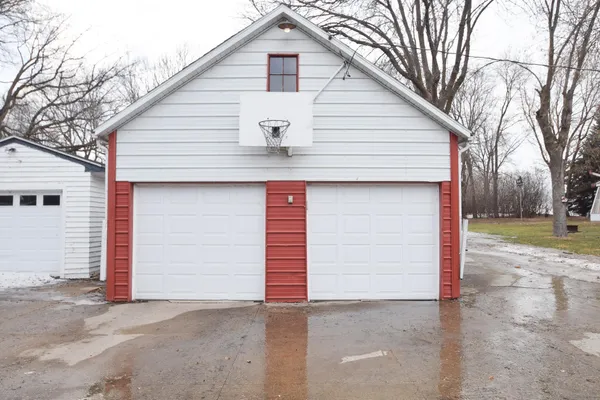 $189,900 | 1409 Lakeland Drive Northeast, Willmar, MN 56201