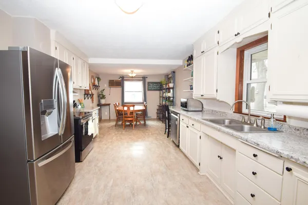 $189,900 | 1409 Lakeland Drive Northeast, Willmar, MN 56201