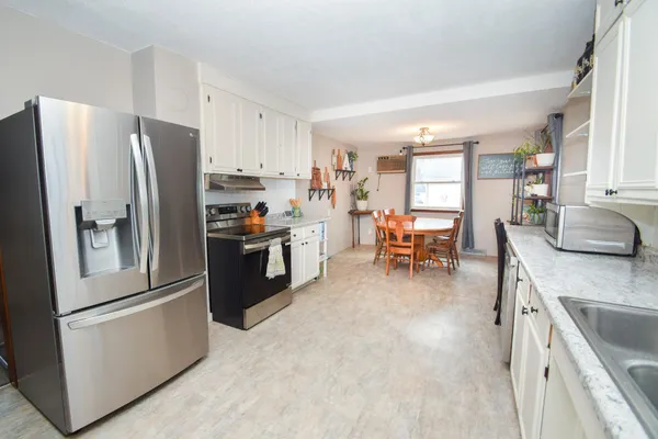 $189,900 | 1409 Lakeland Drive Northeast, Willmar, MN 56201