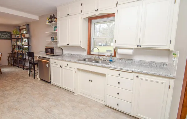 $189,900 | 1409 Lakeland Drive Northeast, Willmar, MN 56201