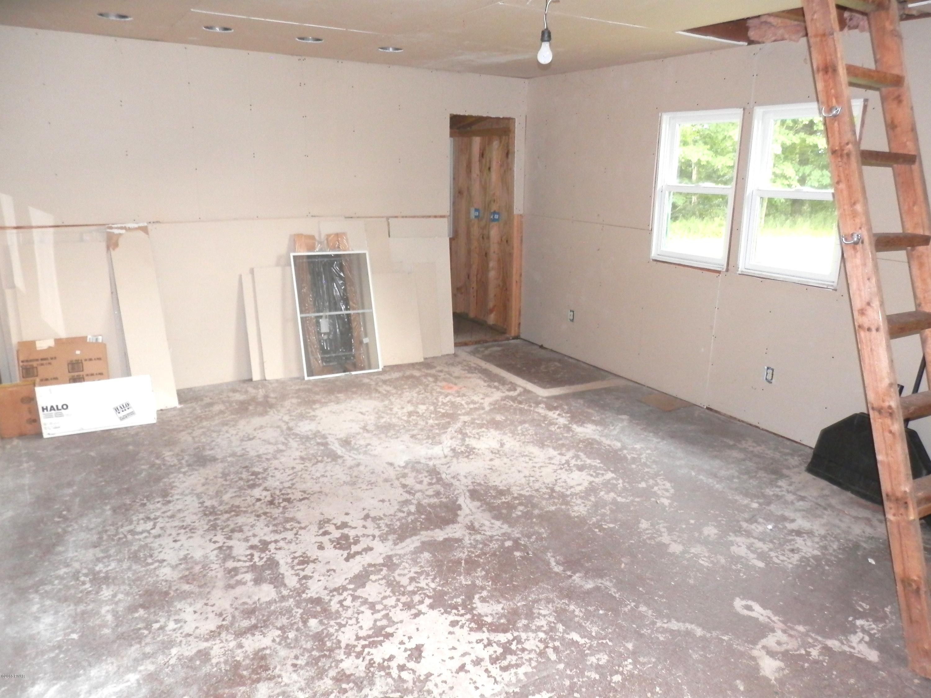 16 Floral Ridge Run Milanville, PA 18443 - Photo 15 of 26 FIRST LEVEL