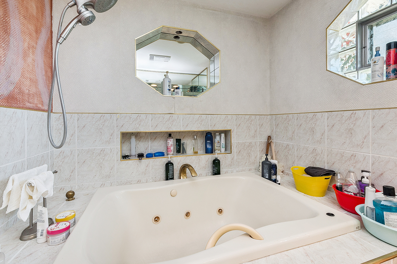 8420 Archer Avenue Willow Springs, IL 60480 - Photo 15 of 33 a bathroom with a tub a sink and a mirror