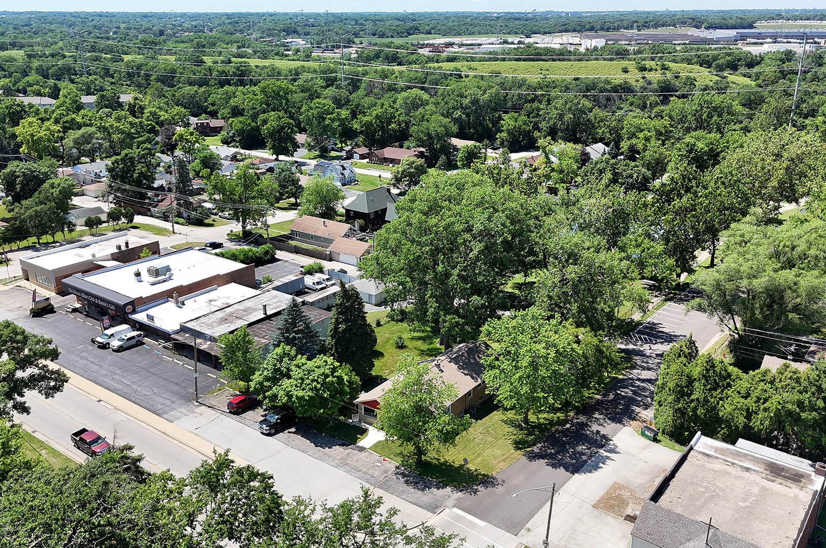 8420 Archer Avenue Willow Springs, IL 60480 - Photo 31 of 33 an aerial view of multiple house
