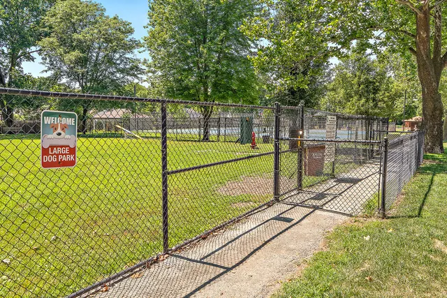 $399,999 | 8420 Archer Avenue, Willow Springs, IL 60480