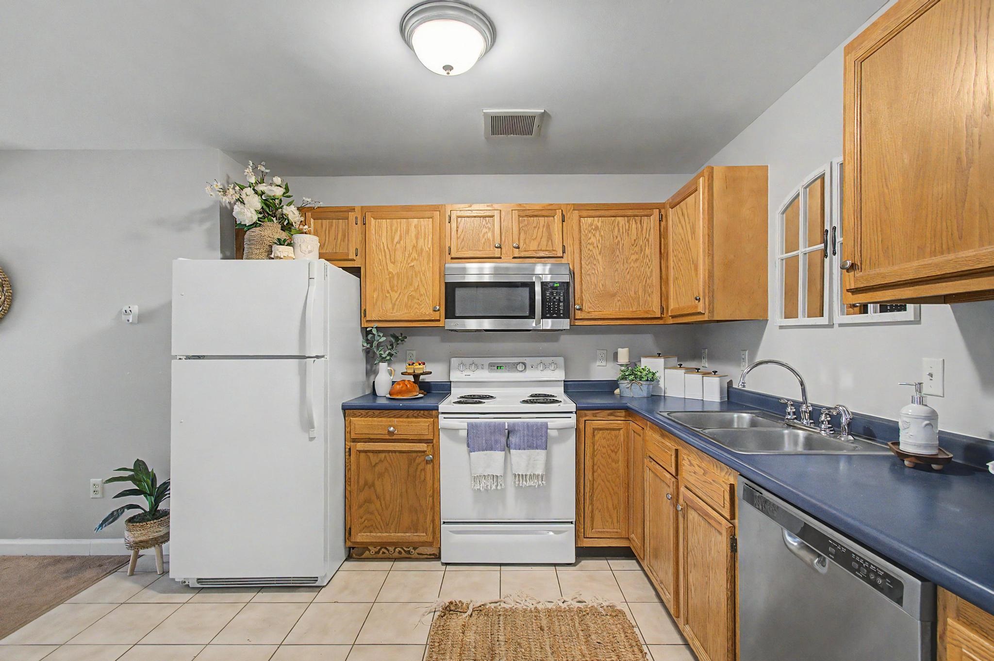 305 Lime Kiln Road, Unit 100 South Burlington, VT 05403 - Photo 4 of 32 Gallery Image 4