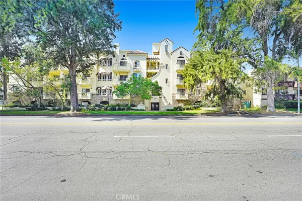 $799,900 | 4601 Coldwater Canyon Avenue, Unit 207, Studio City, CA 91604