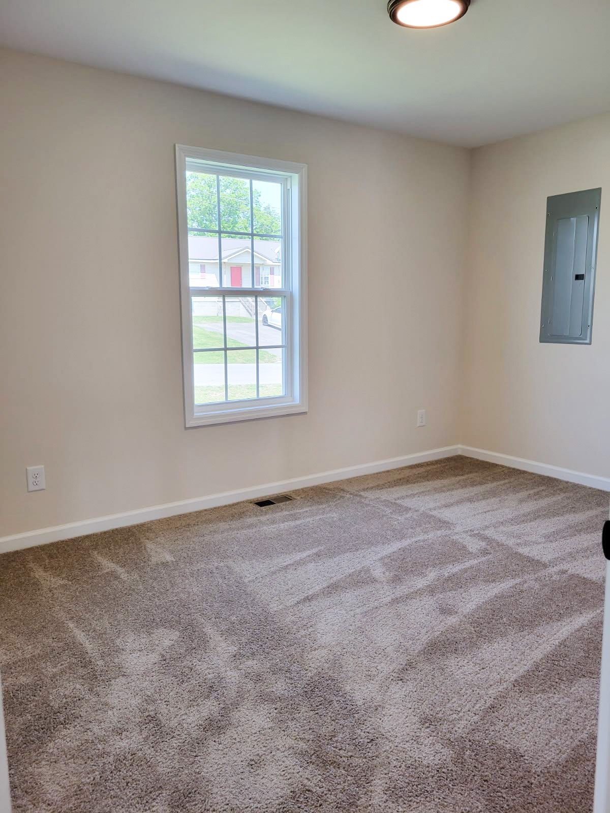 62 Modena Place Decherd, TN 37324 - Photo 19 of 31 an empty room with a window