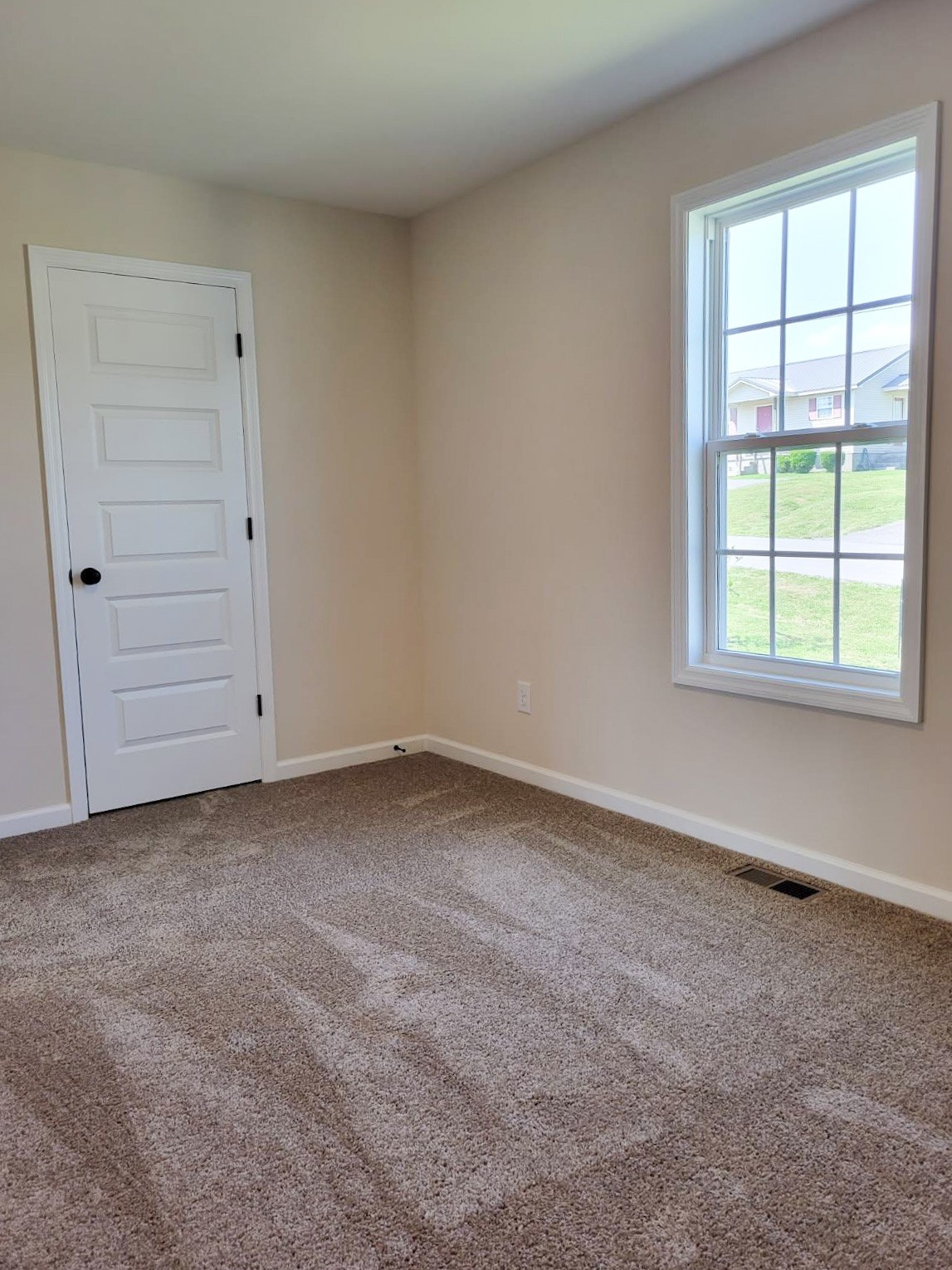 62 Modena Place Decherd, TN 37324 - Photo 23 of 31 an empty room with windows