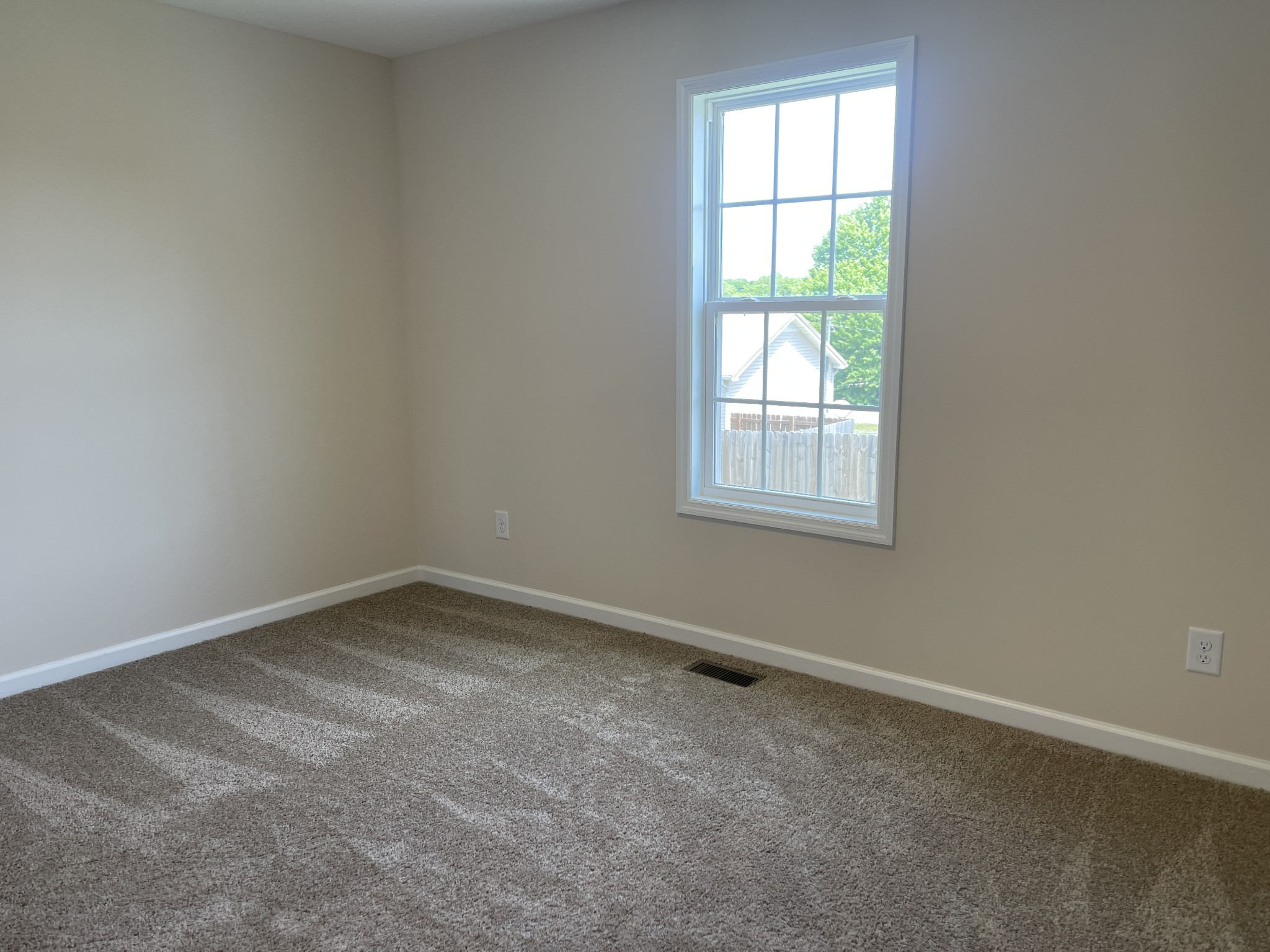 62 Modena Place Decherd, TN 37324 - Photo 24 of 31 an empty room with a window