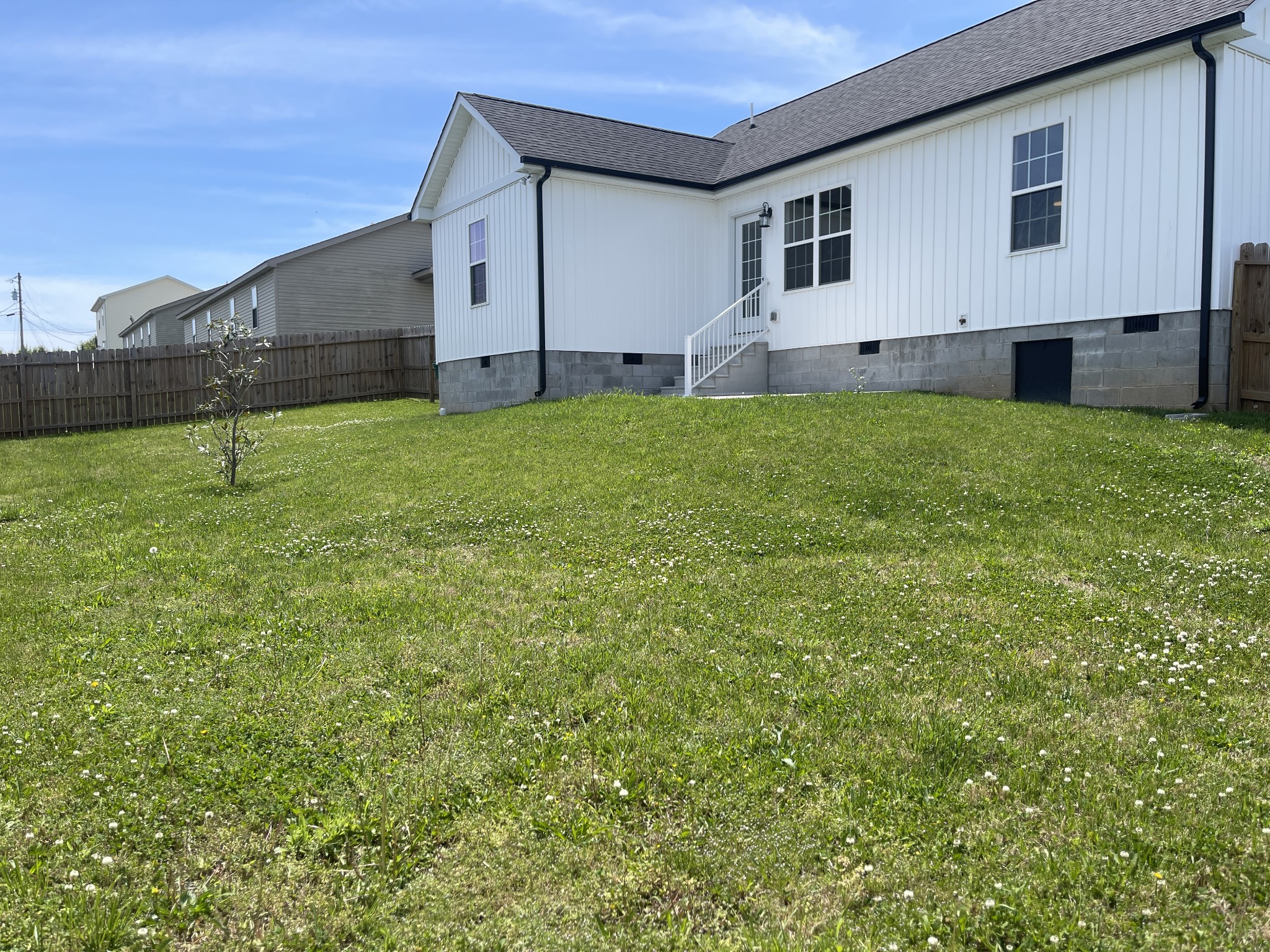 62 Modena Place Decherd, TN 37324 - Photo 27 of 31 a front view of house with yard and green space