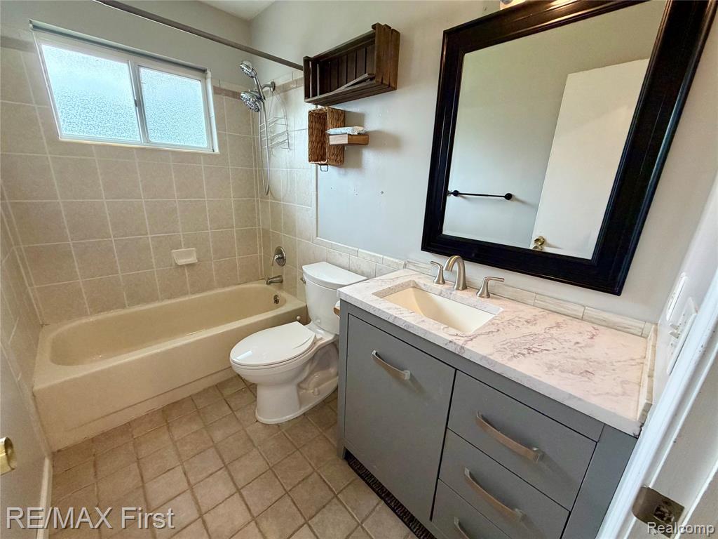 2830 Hessel Avenue Rochester Hills, MI 48307 - Photo 11 of 27