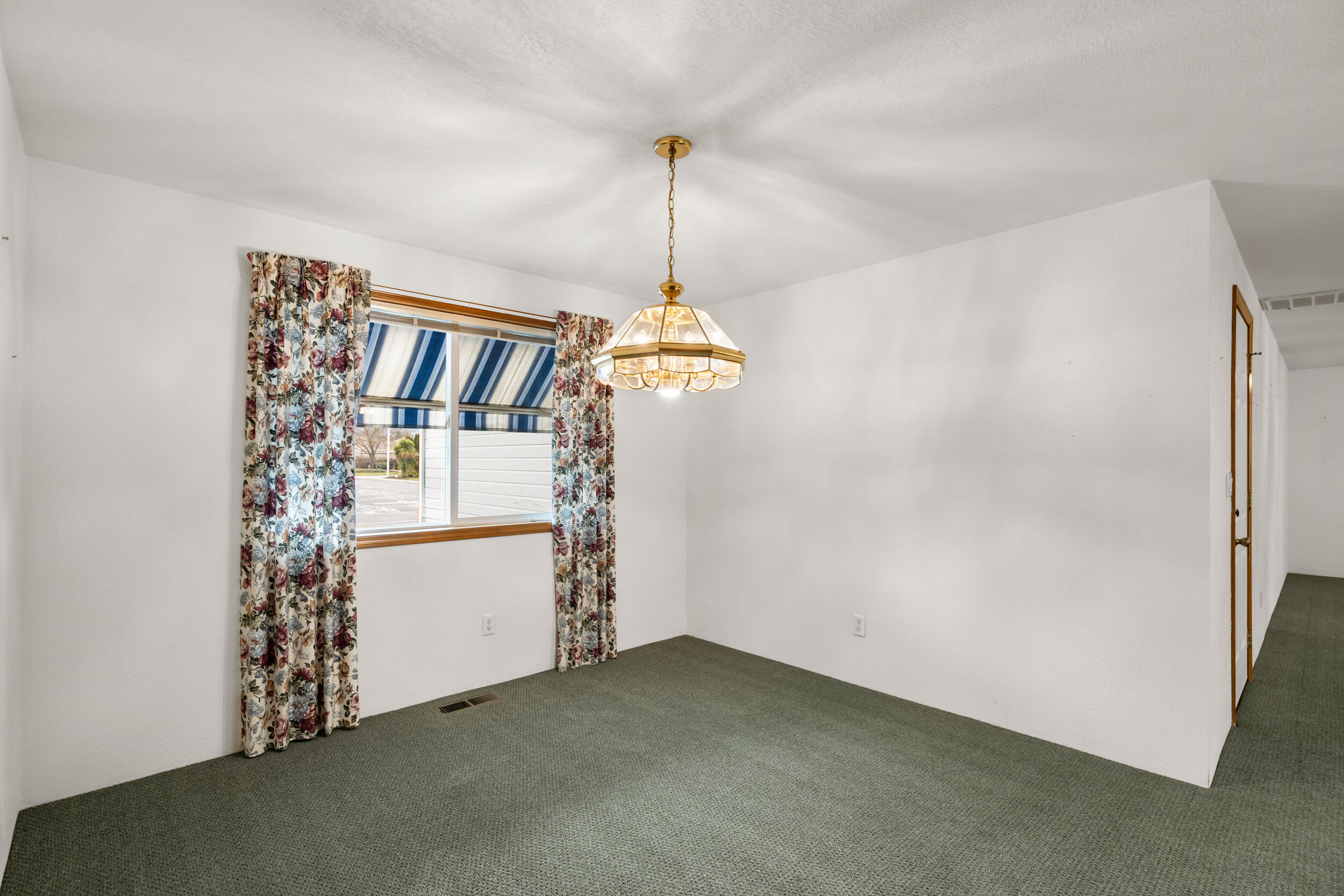 802 Brandon Street Central Point, OR 97502 - Photo 8 of 29 4_802 brandon st, central point, or 9750