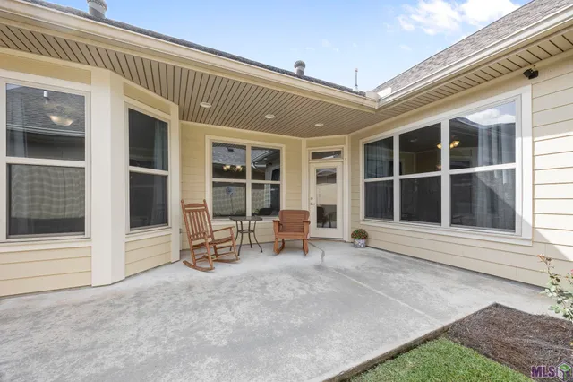 $305,000 | 7111 Village Maison Court, Unit 23, Baton Rouge, LA 70809