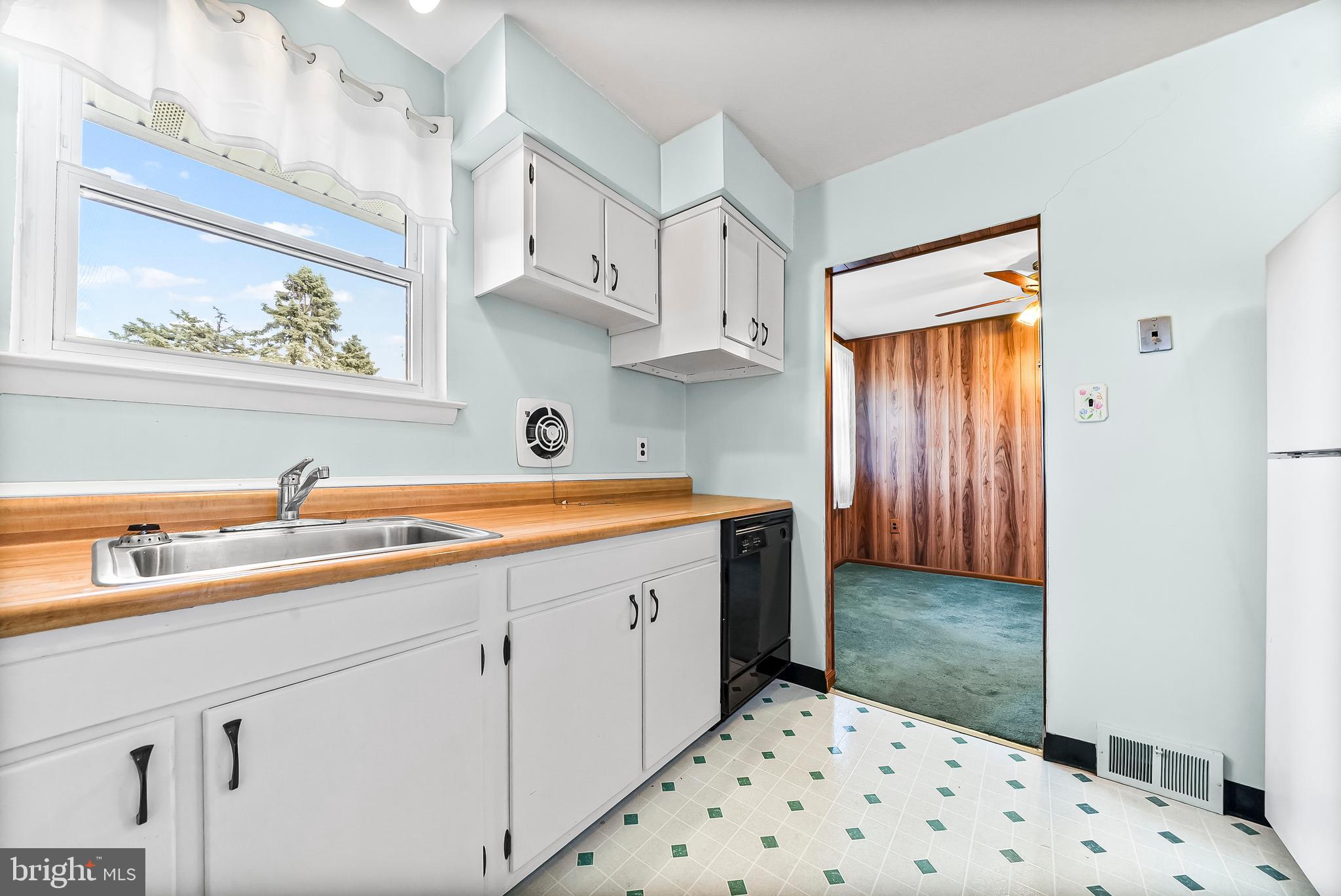 3195 Richard Road Aston, PA 19014 - Photo 7 of 17 Kitchen