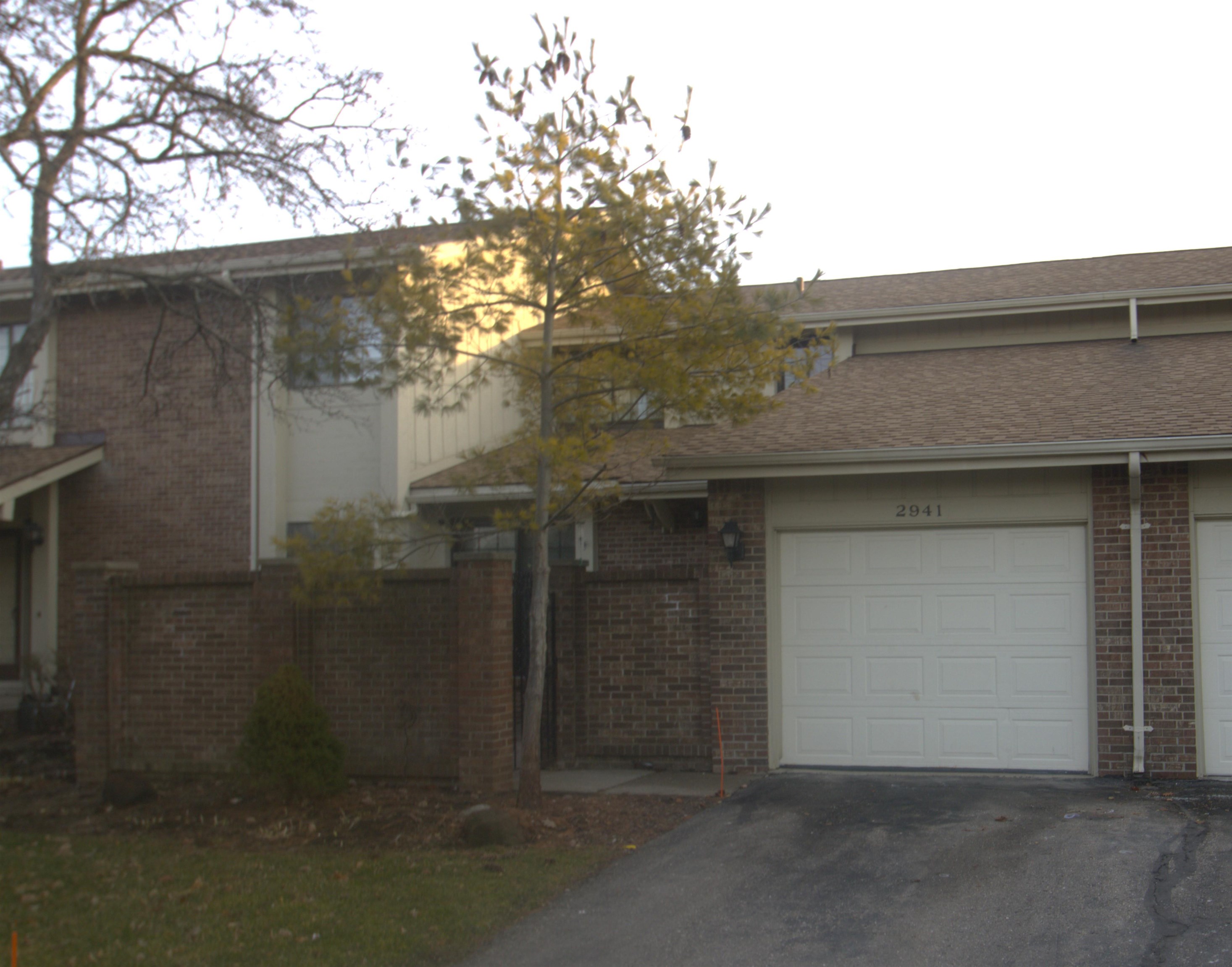 2941 Meadowbrook Drive Rochester, MI 48309 - Photo 2 of 29 50134644-17a99c3f-367f-45c0-8ab4-f105d8959c32.JPG