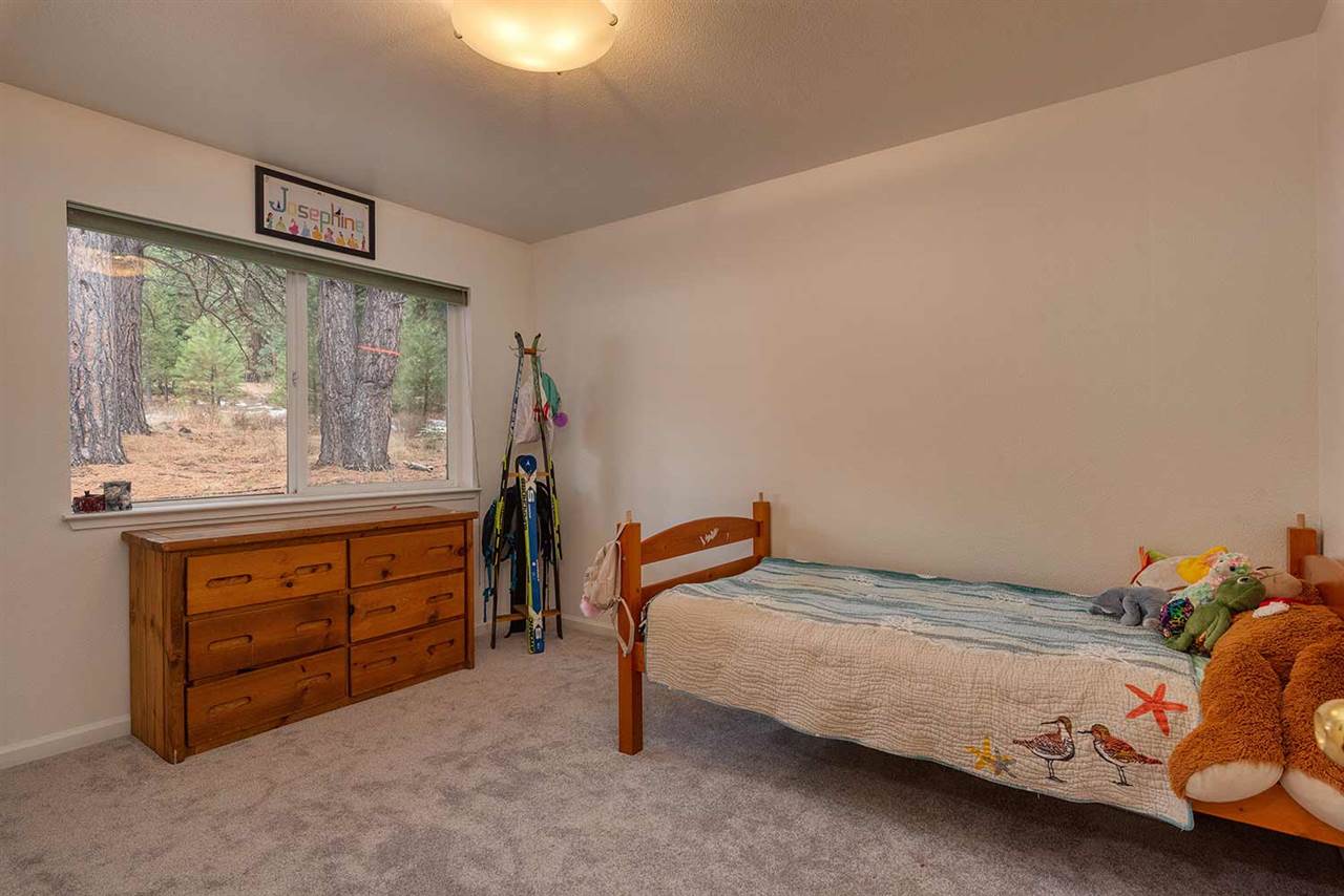 10109 Pine Cone Road Truckee, CA 96161 - Photo 11 of 14 Gallery Image 11