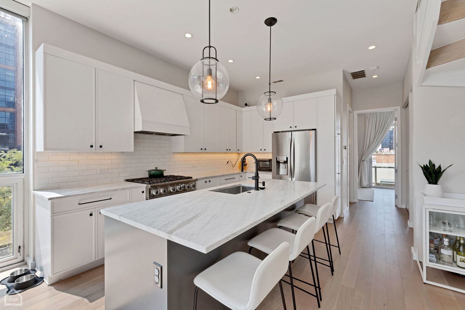 155 North Aberdeen Street, Unit 304 Chicago, IL 60607 - Photo 9 of 33 an open kitchen with a table and chairs in it