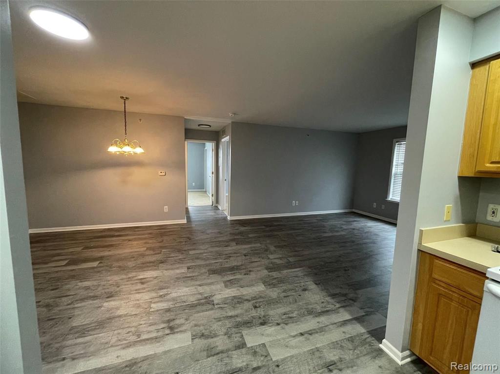 1125 Eureka Road, Unit 206 Wyandotte, MI 48192 - Photo 5 of 13