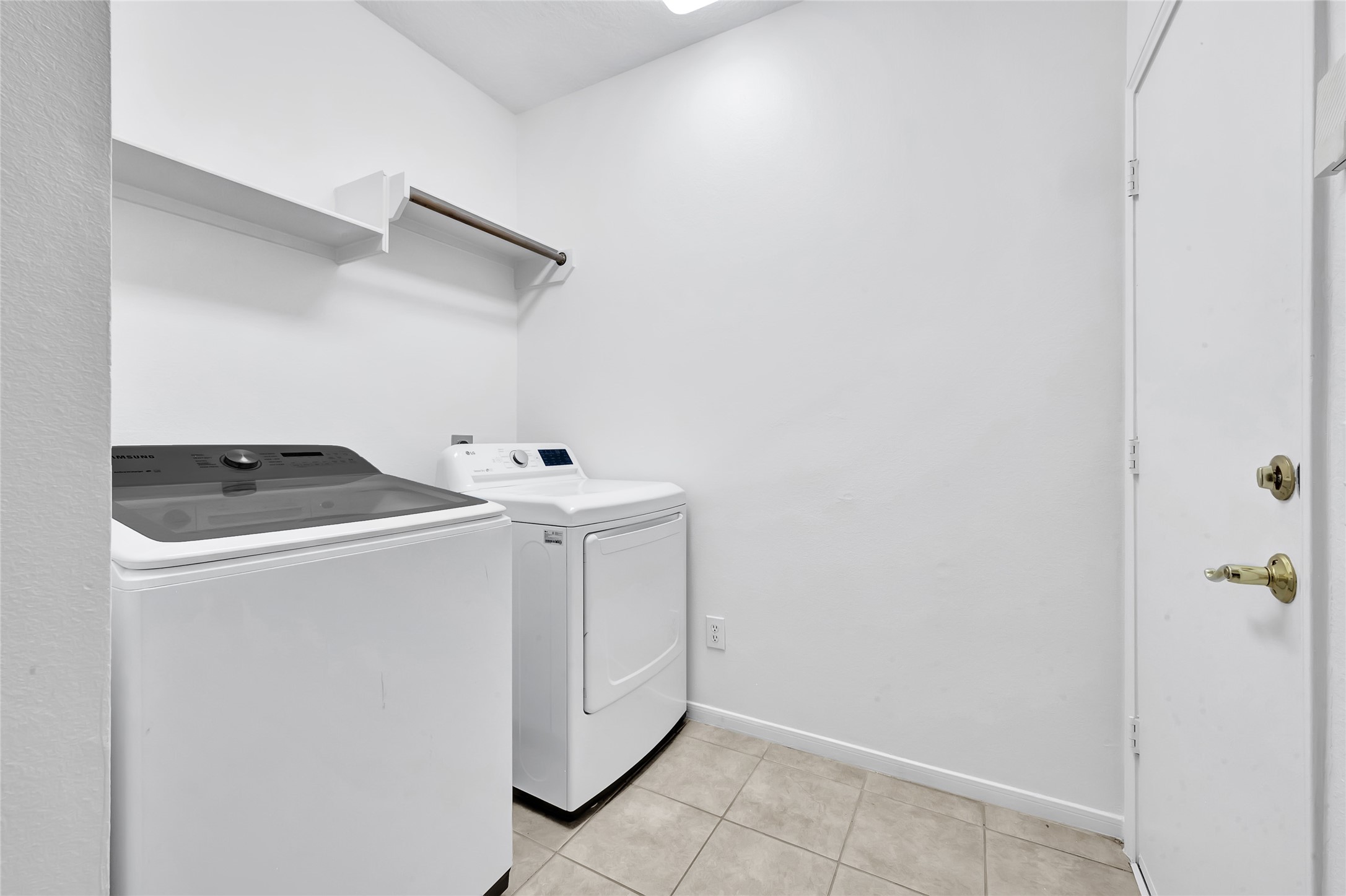 9606 Summer Run Houston, TX 77064 - Photo 27 of 41 Functional laundry room with added storage and space for organization.