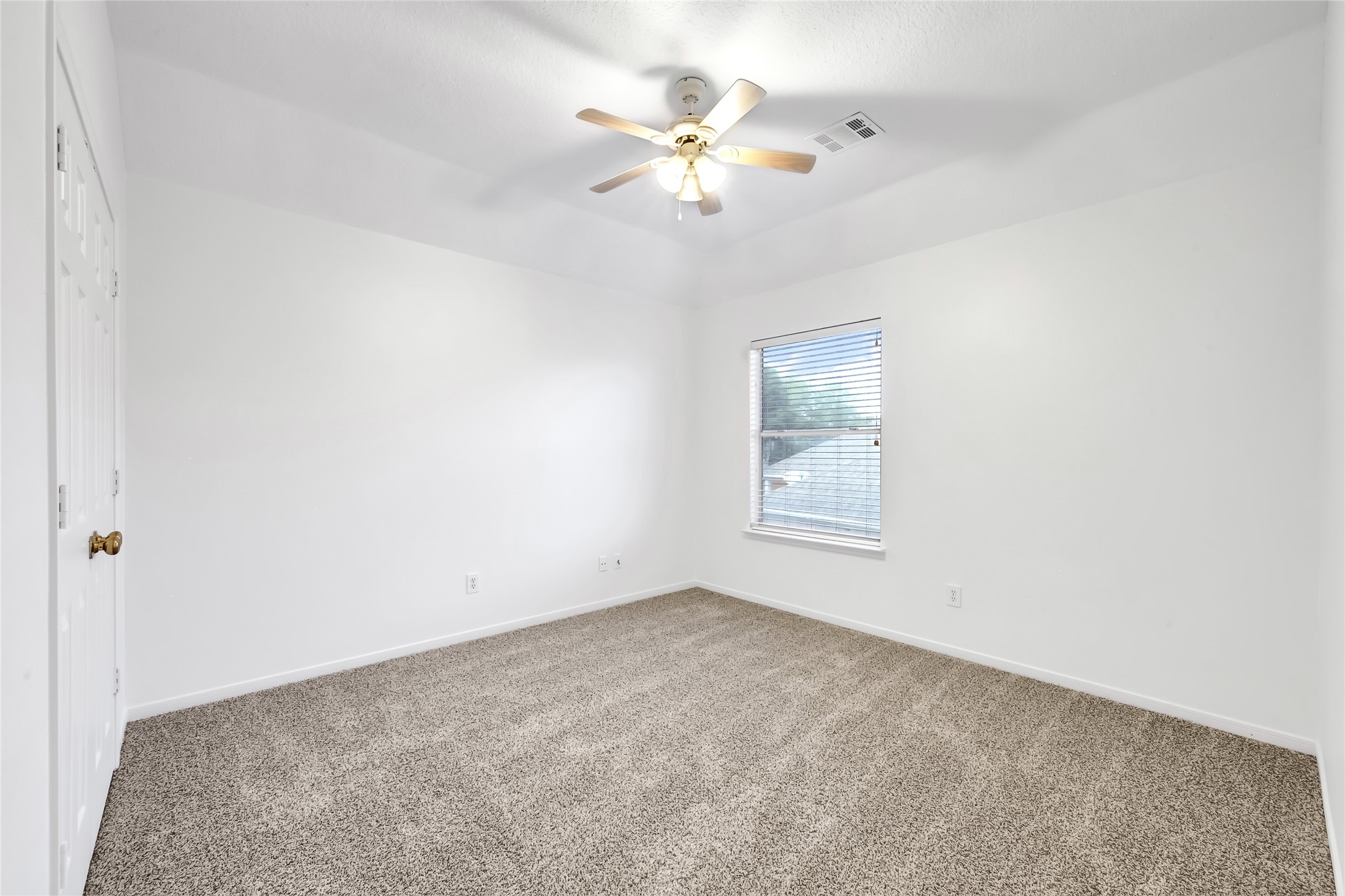 9606 Summer Run Houston, TX 77064 - Photo 29 of 41 Flexible bedroom #3 space ideal for guests, home office, or personalized use.