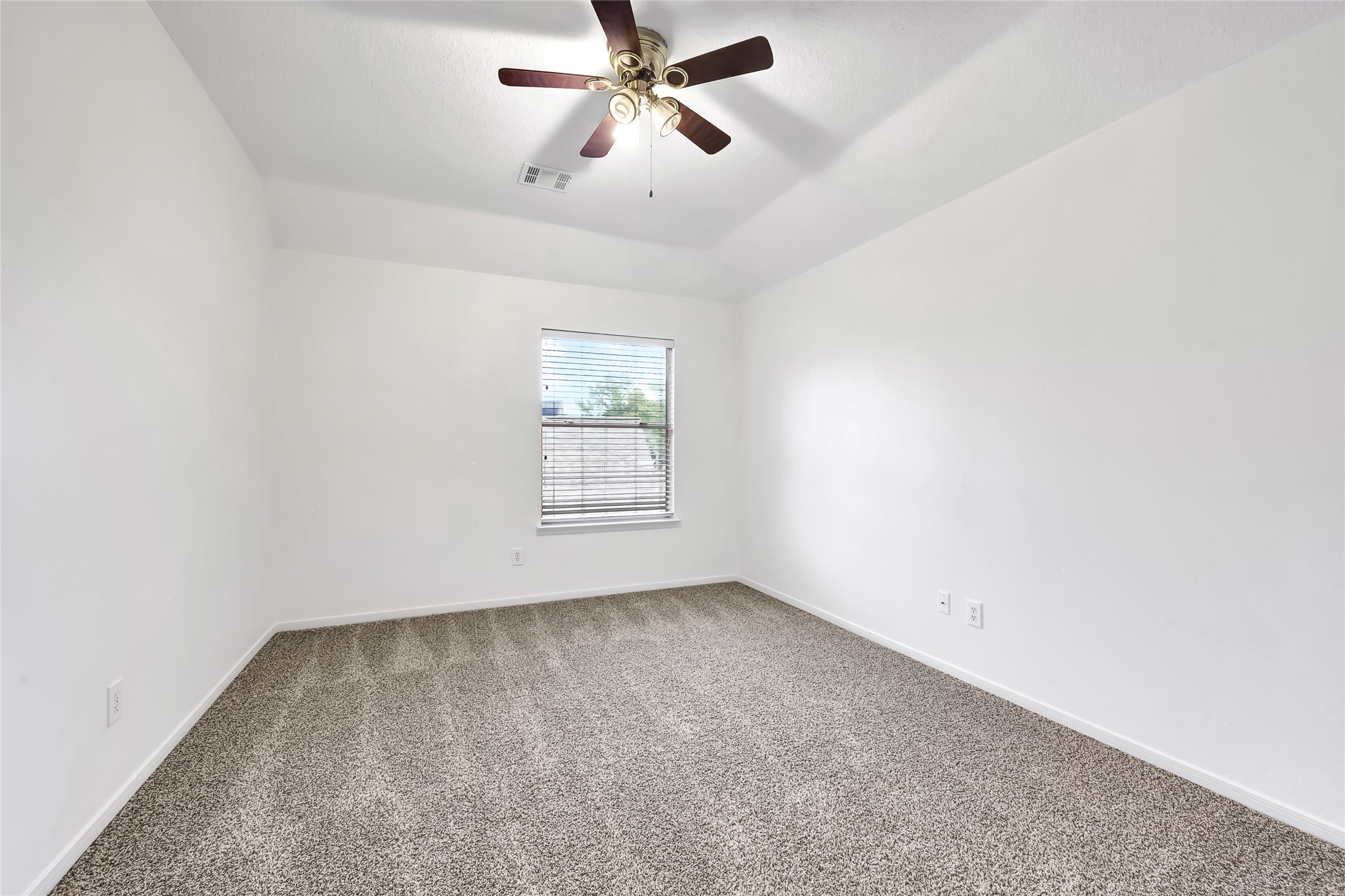 9606 Summer Run Houston, TX 77064 - Photo 31 of 41 Spacious secondary bedroom with great natural light and generous closet, perfect multi use space room.