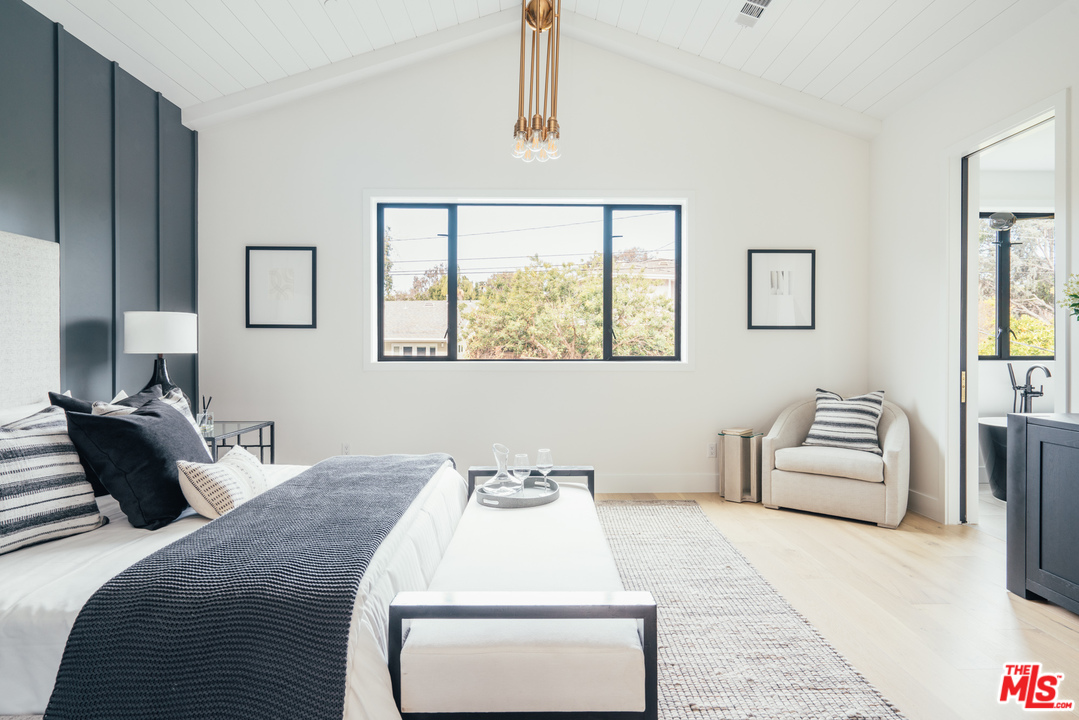 3207 Earlmar Drive Los Angeles, CA 90064 - Photo 33 of 51 a bedroom with a bed and a couch