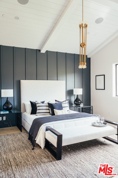 3207 Earlmar Drive Los Angeles, CA 90064 - Photo 34 of 51 a living room with furniture and a table