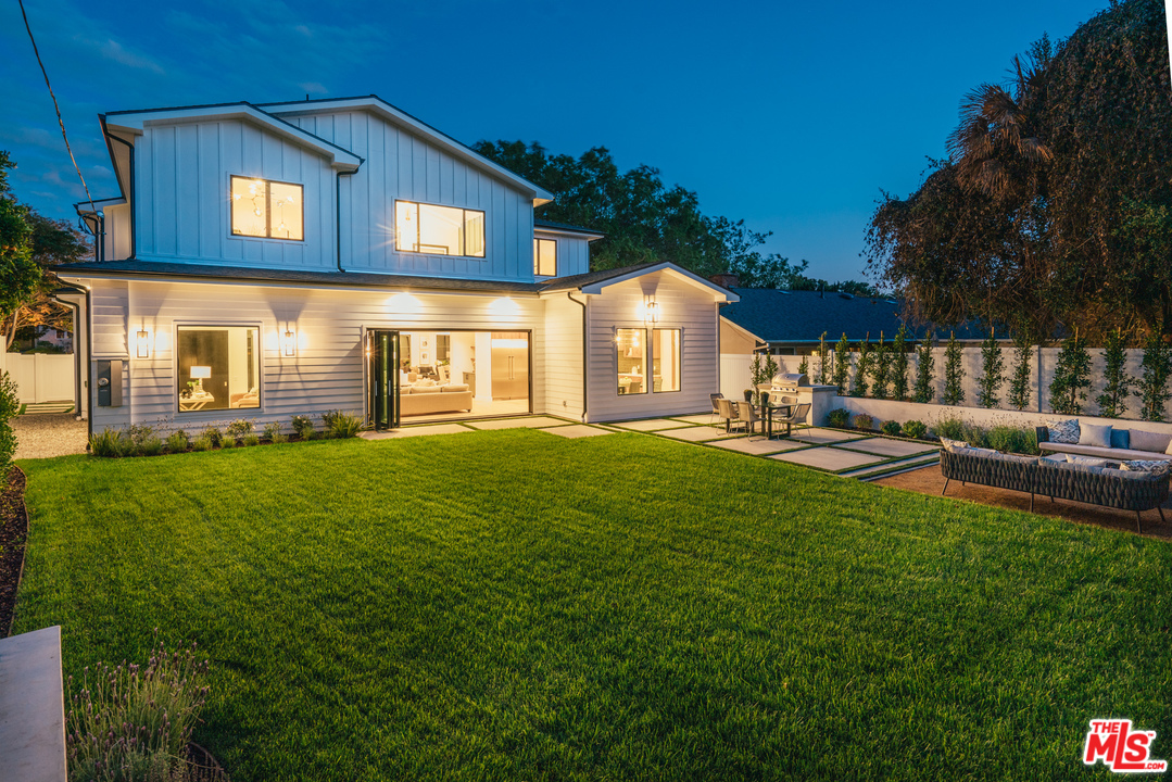 3207 Earlmar Drive Los Angeles, CA 90064 - Photo 51 of 51 a front view of a house with a yard