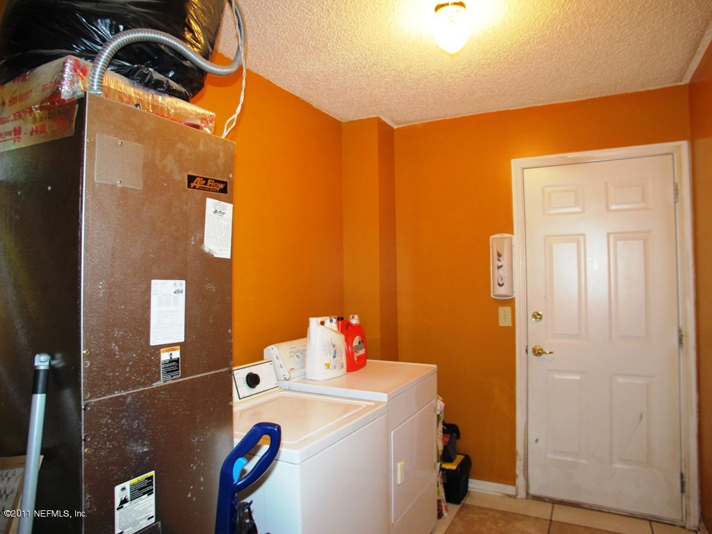 11337 Hartland Road Jacksonville, FL 32218 - Photo 21 of 25 Laundry